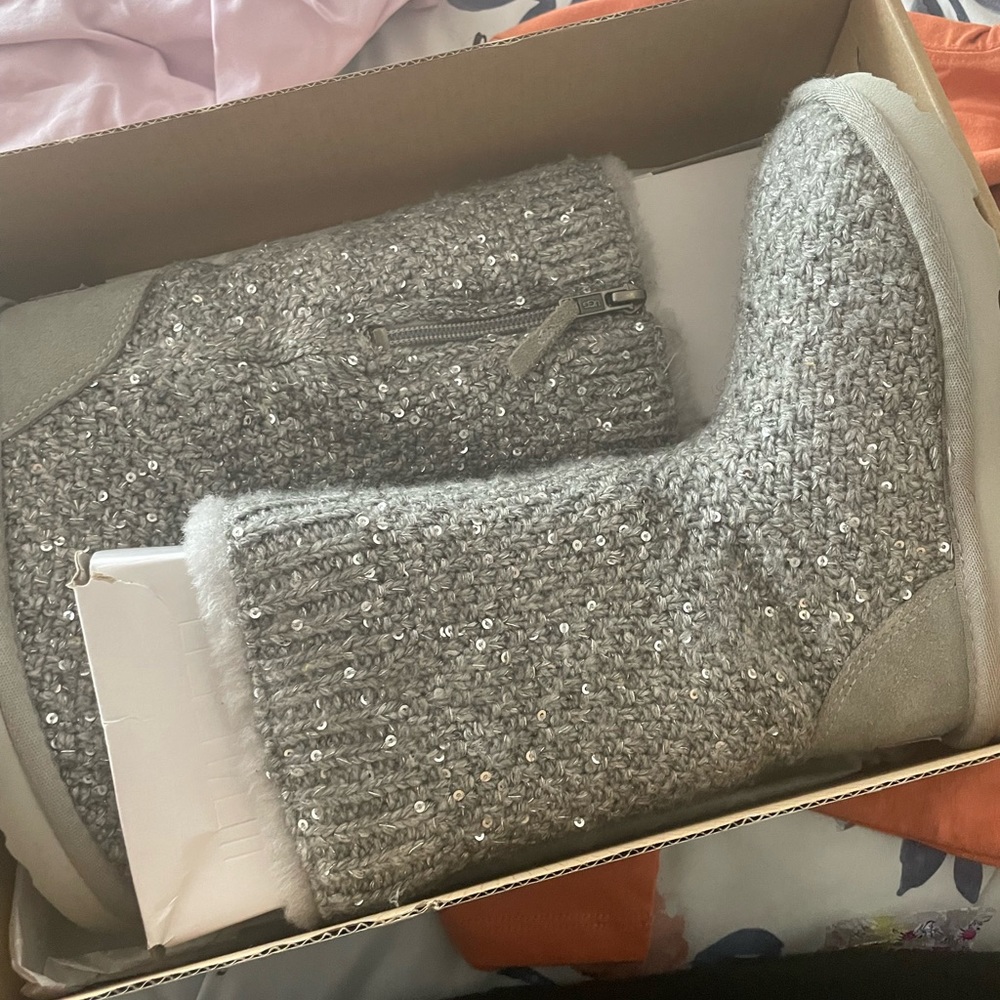 Great condition worn once Ugg🔥🔥